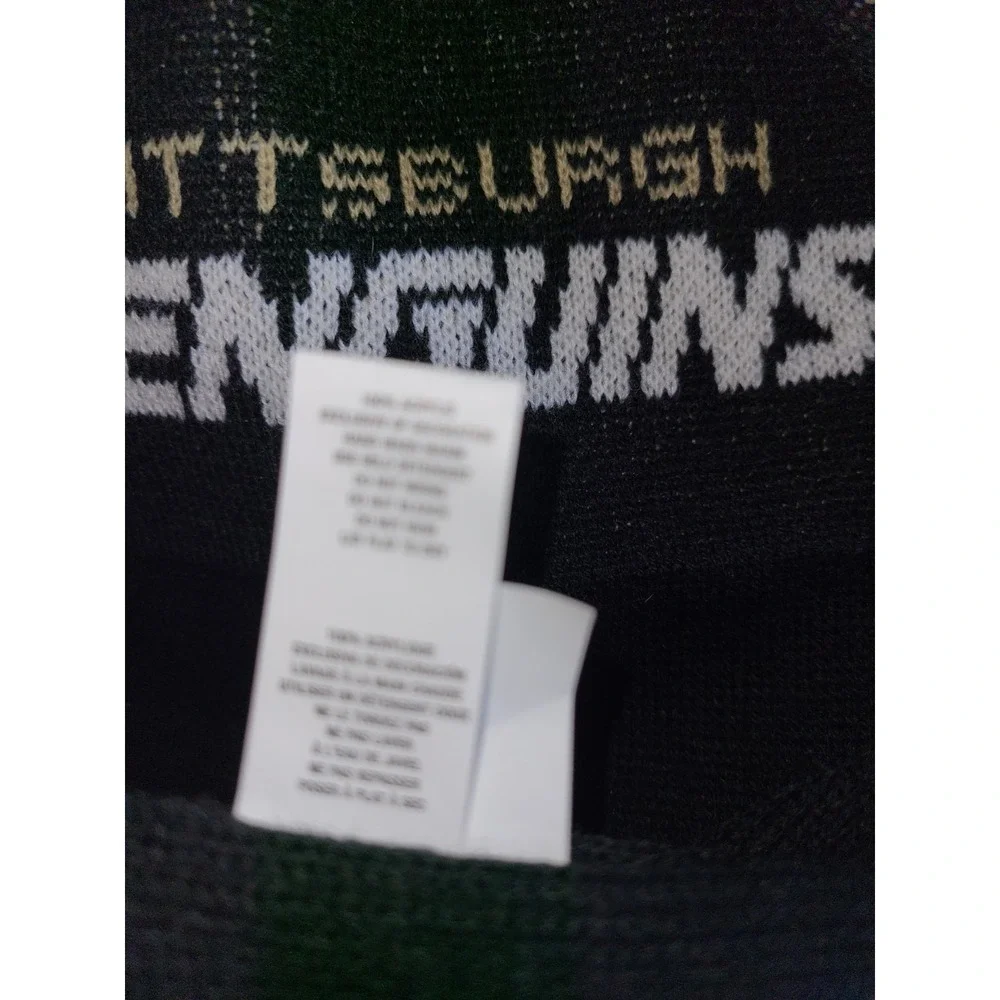 NWOT Forever Collectibles Pittsburgh Penguins NHL Hockey Colors Knit Scarf‎